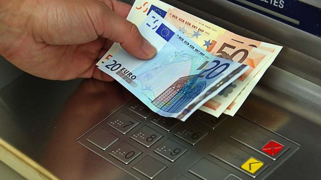 ING sigue teniendo los cajeros más baratos para sacar dinero, y Santander los más caros