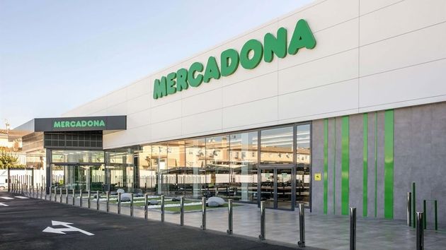 Mercadona despide por WhatsApp a una trabajadora que estaba de baja por incapacidad temporal y la justicia lo declara improcedente con una indemnización de 1.924,98 euros