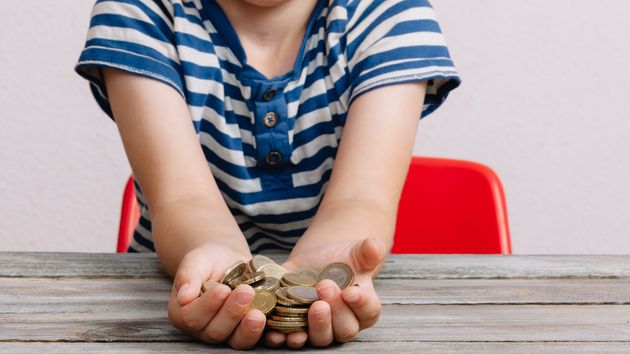 Una madre le cobra alquiler a su hijo de 7 años para que aprenda educación financiera: “quiero darle a mis hijos una pequeña ventaja”