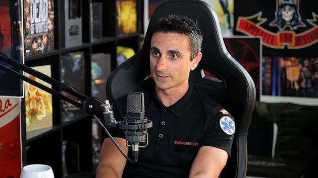 Miguel Assal, agente de emergencias: "Es importante conocer las lesiones que puedes sufrir por culpa de utilizar el móvil"