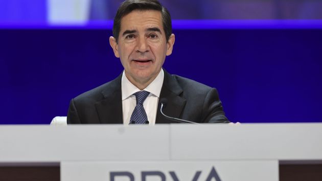BBVA analiza las sinergias de la OPA a Sabadell mientras la condición impuesta por el Gobierno siga activa