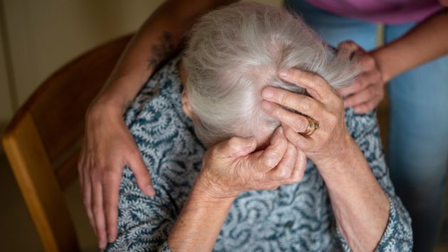 Condenadas dos empleadas de hogar que estafaron más de 77.734 euros a una anciana con problemas de visión