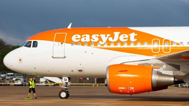 EasyJet y USO pactan una subida salarial y cancelan la huelga de agosto