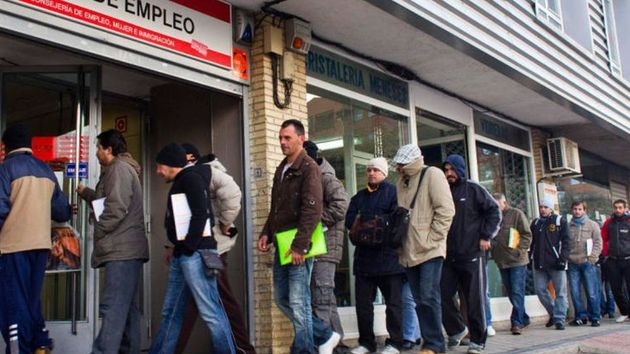 La precariedad laboral limita las oportunidades de los jóvenes en España: un 43% ha trabajado sin contrato