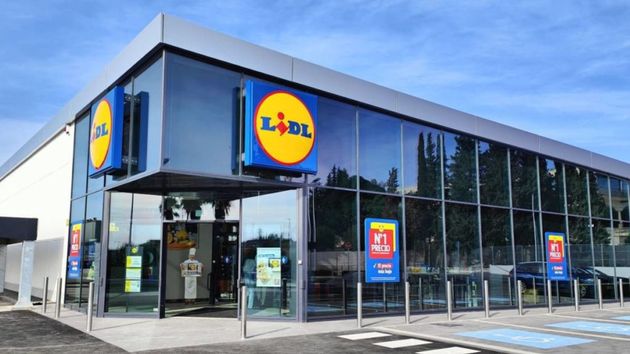Lidl triunfa con su kit solar para el balcón muy fácil de instalar para tener luz gratis en casa