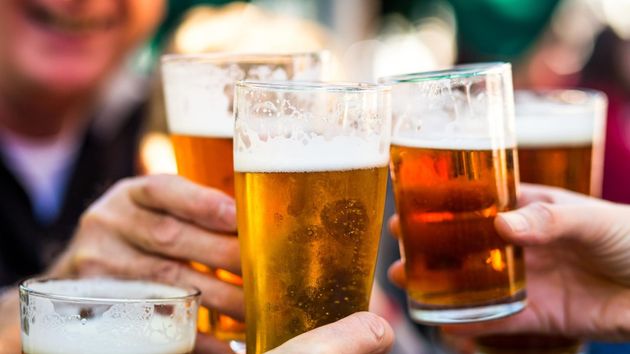 El helado y la cerveza no perdonan: estos son los gastos que más suben en vacaciones y así puedes ahorrar en ellos