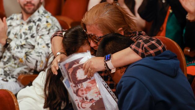 La echan tras 20 años en La Moncloa por la llegada de Pedro Sánchez y acaba ganando la lotería: “Voy a comprar una casa y a poder darle estudios a mis hijos”