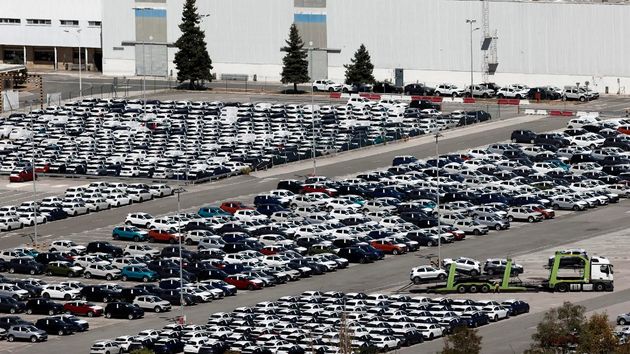 Bruselas obedece a Estados Unidos y rebaja los aranceles agrarios para proteger al automóvil