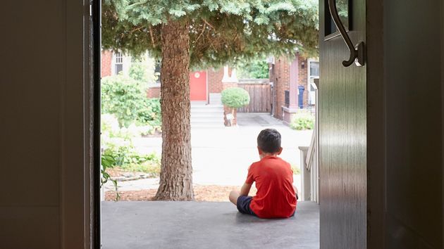 Multa de 30 euros a los padres que recojan a sus hijos tarde del colegio en estos casos