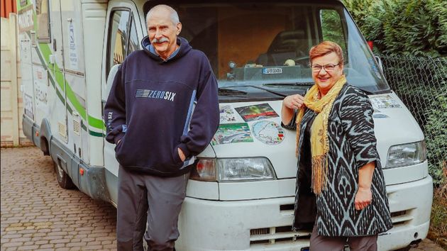Una pareja de jubilados compra una caravana y lo que encuentran hace que la tengan que vender: “confiamos en el vendedor y no la revisamos antes de llevárnosla”