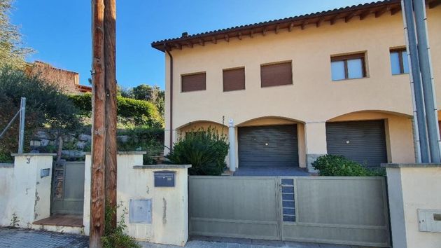 BBVA pone a la venta un chalet con 254 metros, 4 dormitorios y cochera por 40.000 euros