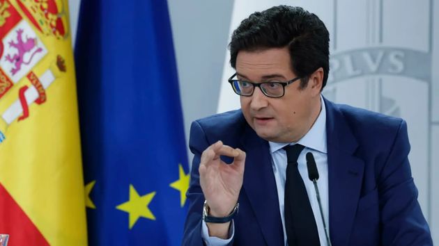 López abre la negociación salarial de los funcionarios para 2025 y 2026 tras el aviso sindical de un “otoño caliente”