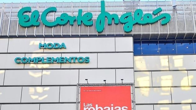 Una dependienta de El Corte Inglés con trastorno obsesivo-compulsivo consigue la pensión de incapacidad permanente tras recurrir la decisión de la Seguridad Social