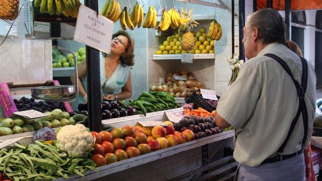 El IPC adelantado confirma que es más caro comprar en el supermercado y llenar el depósito del coche: sube dos décimas al 2,9%