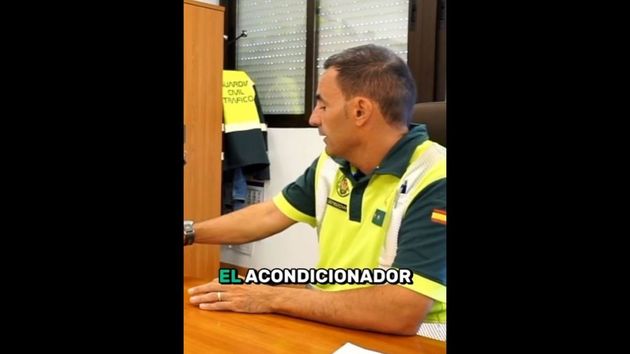 Carlos Conde, guardia civil: “Es una incongruencia multar por usar el móvil pero no la pantalla del coche”
