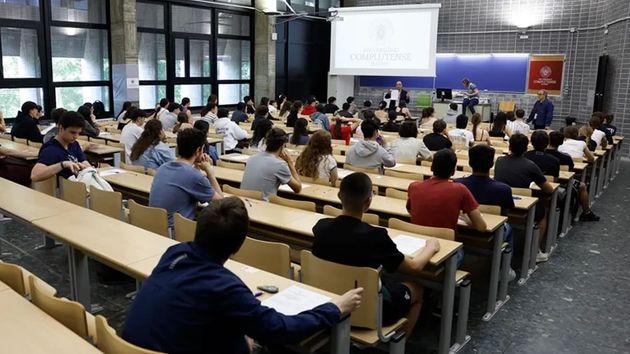 Los préstamos para pagar la universidad se disparan: cada vez más jóvenes recurren a la deuda para estudiar