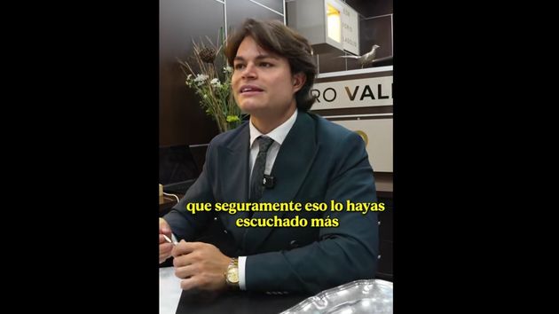 Un joven va a tasar dos bandejas que encontró en casa de un familiar fallecido y lo que le dice el experto vale millones: “es interesante para algo que estaba medio olvidado”