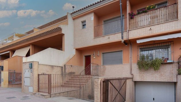 Solvia pone a la venta un chalet en buen estado con 211 metros, 3 habitaciones y cocina amueblada, por solo 39.000 euros