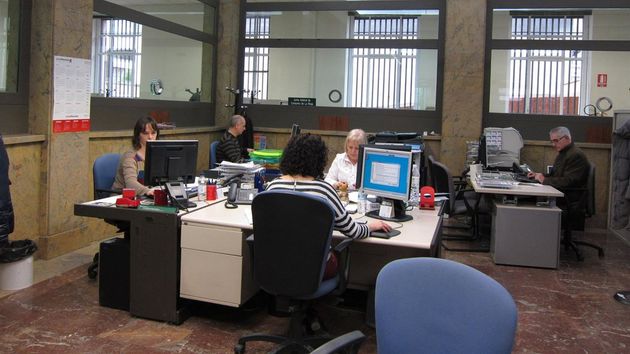 Una funcionaria denuncia aislamiento laboral y obtiene 85.476,60 euros por daños psicofísicos: confirmado por la justicia
