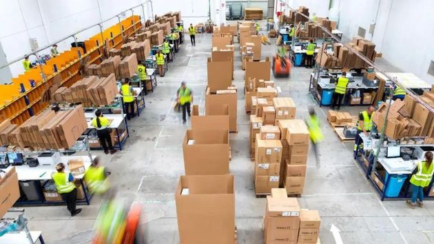 Eurocen lanza más de 2.000 vacantes de mozo de almacén en Madrid para la campaña de Black Friday y Navidad
