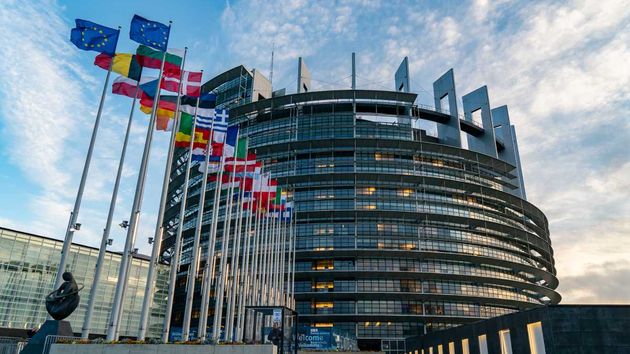 Adiós a las transferencias ‘a ciegas’: la UE ordena que a partir de esta fecha los bancos avisen antes de enviar una transferencia
