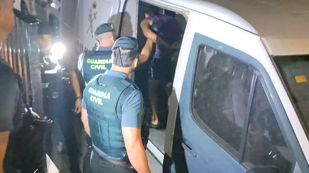 Detienen a 7 personas por explotar a 45 trabajadores, entre ellos tres menores, y obligarles a vivir hacinados, encerrados y durmiendo en el suelo