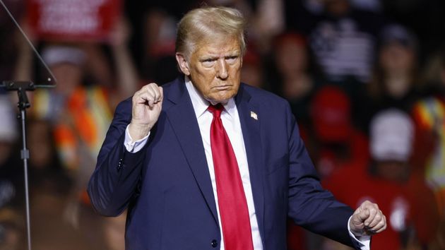 Trump anuncia un arancel adicional del 100% para China y controles en la exportación de software