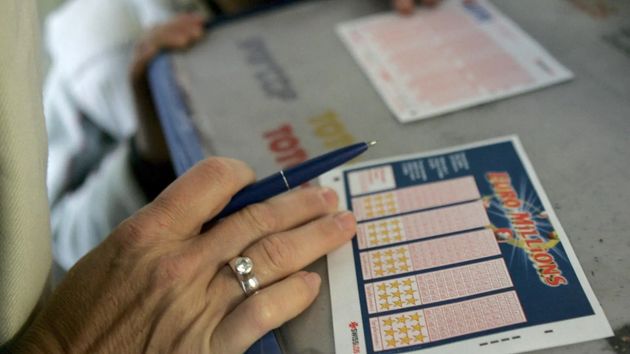 Un acertante de Euromillones gana el bote de 29 millones de euros: lo supo dos horas después por “un fallo técnico”