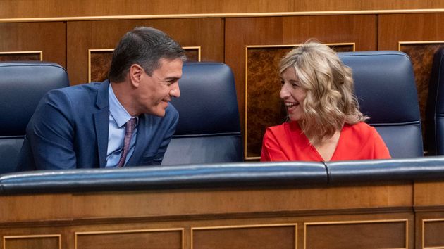 Pedro Sánchez respalda el permiso por defunción impulsado por Díaz, pero pide consenso con los agentes sociales