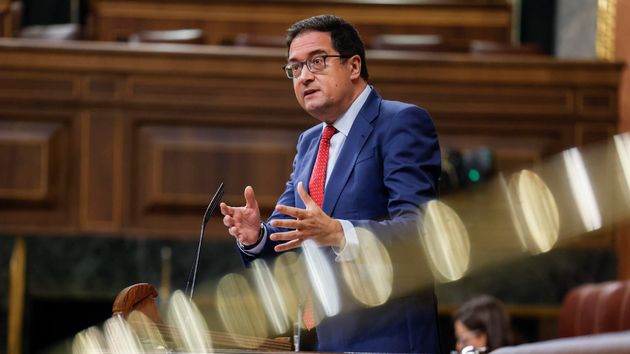 Óscar López rechaza hacer fijos a los interinos como pide Podemos y defiende el mérito en el acceso a la Función Pública