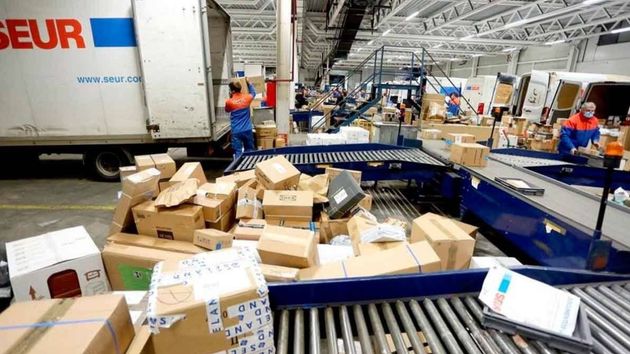 SEUR alerta: urge contratar a 2.800 personas para trabajar como mozo de almacén, repartidores y atención al cliente