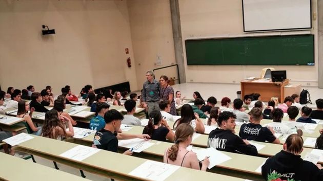Así les va a los universitarios españoles: 8 de cada 10 tienen empleo fijo y cobran 31.000€ al año cuatro años después de graduarse
