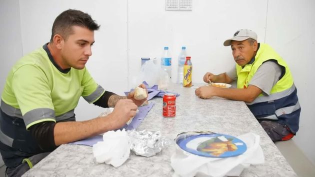 El Tribunal Supremo confirma que la hora de la comida es tiempo de trabajo efectivo cuando la desconexión no es total