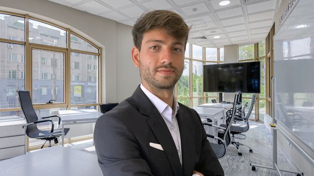 Andrés Millán, abogado: “Si tienes ahorros para tu primera casa, hipotecarte te compensa porque el dinero cada vez vale menos. Sale barato endeudarte, sobre todo para comprar activos”
