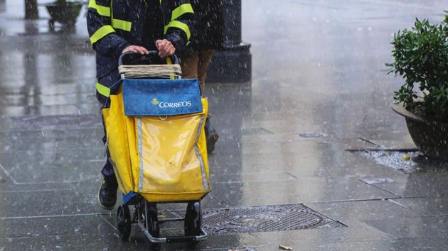 Correos despide a una directora de oficina con 17 años de antigüedad por cobrar premios de boletos Rasca de la ONCE que no había pagado: la Justicia dice que es procedente