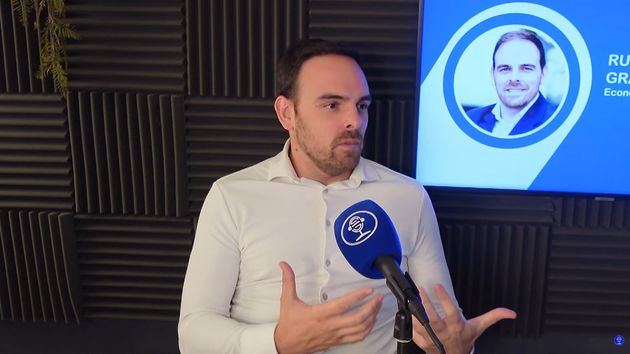 Rubén de Gracia, economista: “En España, si no has cotizado ni un día, puedes cobrar una pensión de 564 euros al mes”