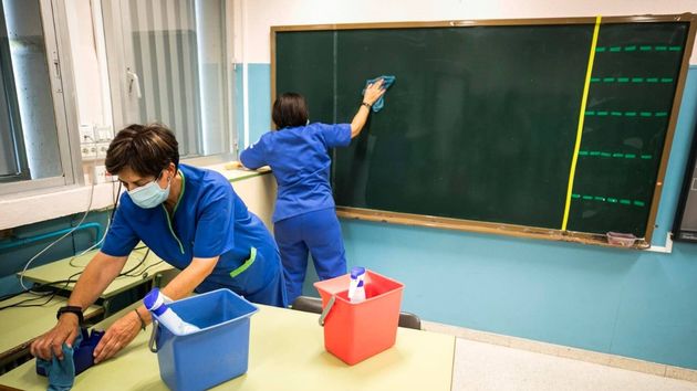 El SEPE abre una gran bolsa de empleo para personal de limpieza sin experiencia ni estudios: contrato indefinido y sueldo de 1.600 euros