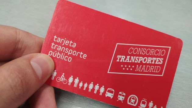 Adiós a la tarjeta de transporte público roja de Madrid: a partir de ahora necesitas esto para viajar en Metro, bus o Cercanías