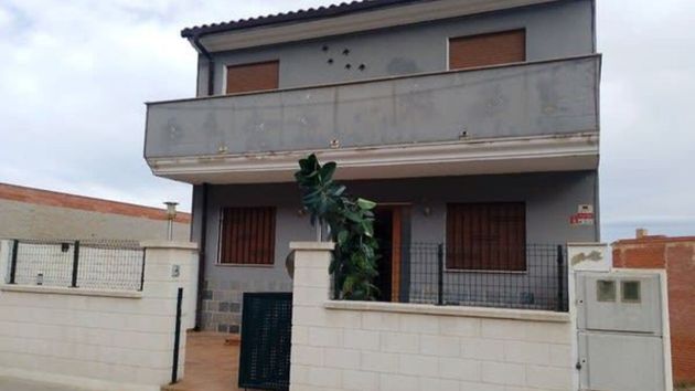 CaixaBank pone rebajada una casa de 224 metros con 5 habitaciones por solo 22.000 euros