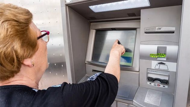 Cuándo se cobran las pensiones y paga extra de Navidad en noviembre de 2025: la fecha en Caixabank, Santander, ING, BBVA y resto de bancos
