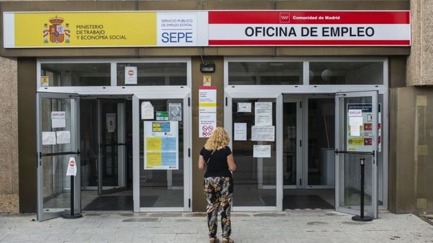Los 10 empleos más amenazados por la Inteligencia Artificial: la formación ya no protege frente a la IA