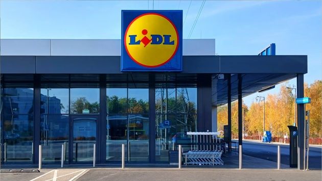 Lidl despide a un trabajador que se llevaba productos del almacén al maletero de su coche escondidos bajo la chaqueta: la Justicia dice que es procedente