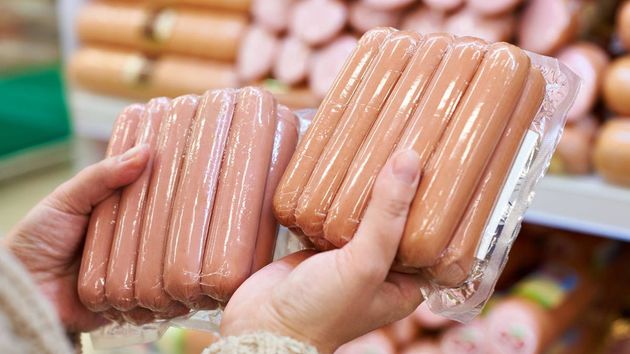 Esta histórica fábrica de salchichas baja la persiana: anuncia el cierre de su planta en Barcelona y despide a 56 trabajadores