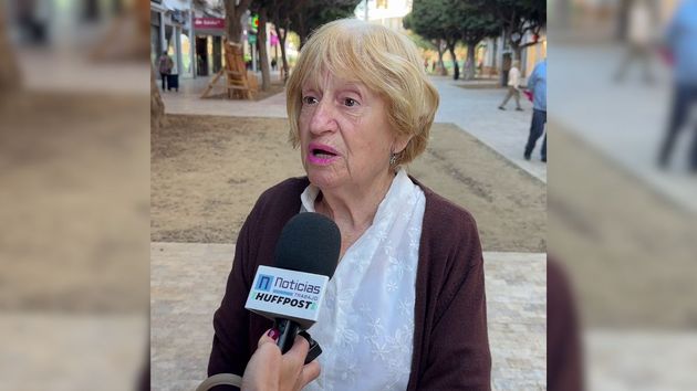 Manuela, 77 años, jubilada: “Estuve 8 años trabajando y solo cobro 1.300 euros de la pensión de viudedad. Cojo 50 euros y se me van en el día cuando voy a comprar”