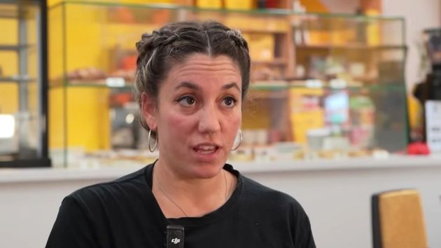 Lorena, dueña de una cafetería: “Facturo una media de 12.000 euros al mes. Por debajo de 470 euros diarios de facturación no se cubren costes”