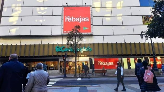 El Corte Inglés despide a un empleado con más de 7 años de antigüedad que abolló un frigorífico para declararlo como merma: la Justicia dice que es procedente