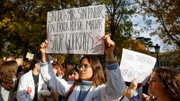 Miles de médicos se manifiestan contra el estatuto marco: la huelga continuará hasta el viernes