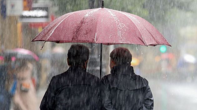 La AEMET avisa a España con la llegada de fuertes lluvias hoy y un frente muy activo mañana con bajada de temperaturas