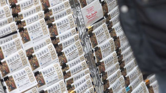 La Ley del juego explica que si a un menor le toca un premio de la Lotería de Navidad tendrá que tributar como una donación