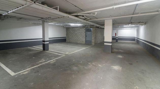 Una vecina levanta una pared entre su garaje y trastero sin permiso de la comunidad: la justicia ordena su derribo pese a alegar que otros vecinos hicieron obras similares